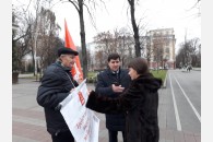 Краснодар: ветеран КПРФ провел пикет за принятие закона о детях войны