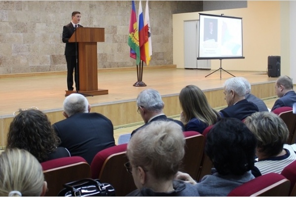 Коммунист-депутат Иван Жилищиков отчитался перед избирателями Коммунист-депутат Иван Жилищиков отчитался перед избирателями