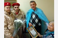 Каневские коммунисты и юнармейцы поздравили ветерана войны с днем рождения