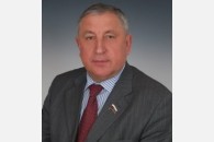 Коммунист-депутат Н. Харитонов помогает строительству моста в Лабинском районе