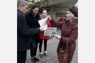 Краснодар. Активисты Карасунского отделения КПРФ пропагандируют идеи партии среди населения