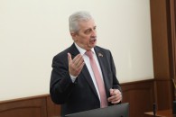 Н.И. Осадчий рассказал в КубГУ о конституционных поправках КПРФ