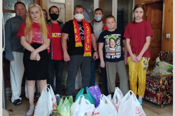 Коммунисты-добровольцы помогают нуждающимся семьям. Почему не приходит вовремя государственная поддержка? Коммунисты-добровольцы помогают нуждающимся семьям. Почему не приходит вовремя государственная поддержка?