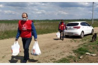 Краснодар, поселок Знаменский. Молодые коммунисты помогают ветеранам и многодетным семьям