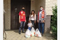 Краснодар. Отряд коммунистов-добровольцев помогает терпящим бедствие семьям
