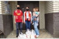 Краснодар. Отряд коммунистов-добровольцев помогает терпящим бедствие семьям