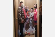 Краснодар. Отряд коммунистов-добровольцев помогает терпящим бедствие семьям