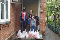 Краснодар. Отряд коммунистов-добровольцев помогает терпящим бедствие семьям