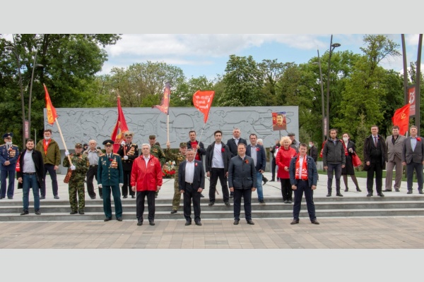 Краснодар. Активисты КПРФ отметили юбилейный День Победы Краснодар. Активисты КПРФ отметили юбилейный День Победы