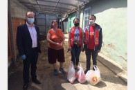 Краснодар. Коммунист-депутат Дмитрий Коломиец помогает нуждающимся семьям