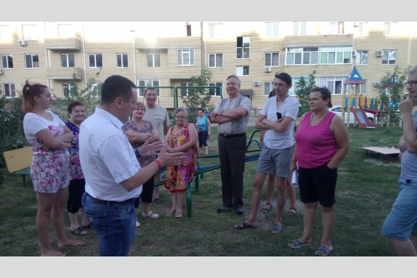 Александр Сафронов встретился с жителями пос. Краснодарский Александр Сафронов встретился с жителями пос. Краснодарский