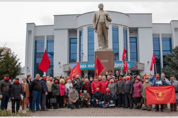 В Краснодаре активисты КПРФ организовали митинг в честь Великого Октября