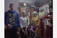 Активисты КПРФ проводят новогоднюю благотворительную акцию