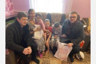 Активисты КПРФ проводят новогоднюю благотворительную акцию
