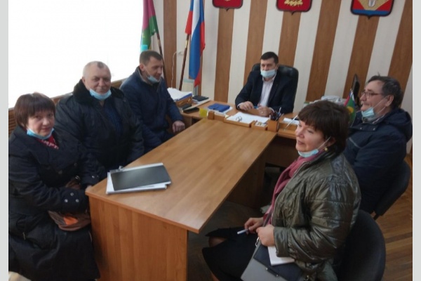 Активисты Тбилисского райкома КПРФ встретились с главой муниципального образования