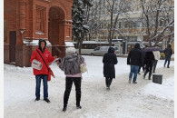 Краснодар. Молодые агитаторы КПРФ распространяют «Краснодарскую правду»