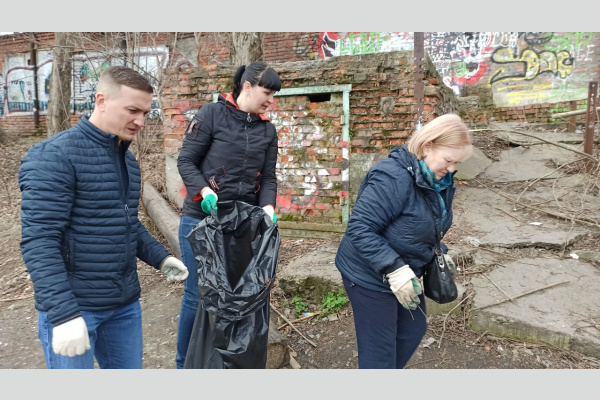 Краснодар. Активисты КПРФ организовали субботник на берегах Карасунских озер