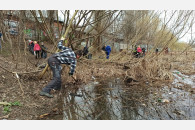 Краснодар. Активисты КПРФ организовали субботник на берегах Карасунских озер