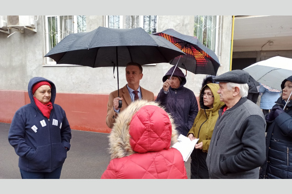 Краснодар. Коммунисты-депутаты разбираются с нарушениями при строительстве объекта Краснодар. Коммунисты-депутаты разбираются с нарушениями при строительстве объекта