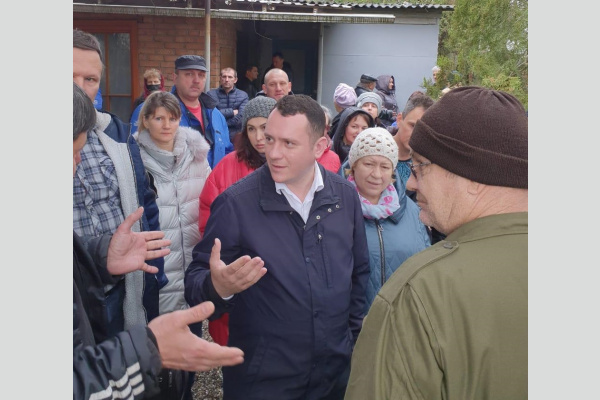 Краснодар. Александр Сафронов в Прикубанском округе встретился с представителями садоводческих товариществ Краснодар. Александр Сафронов в Прикубанском округе встретился с представителями садоводческих товариществ