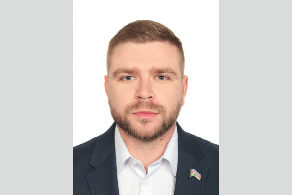 Калининский район. Коммунист-депутат Р. Поливода помогает сельским инвалидам