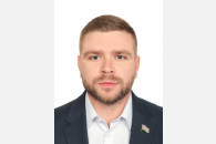 Калининский район. Коммунист-депутат Р. Поливода помогает сельским инвалидам