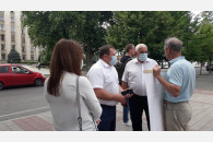 Краснодар. Активисты Карасунского отделения КПРФ проводят пикеты за спасение хлебозавода