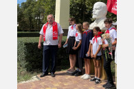 В поселке Афипском активисты КПРФ установили новый памятник В.И. Ленину