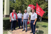 В поселке Афипском активисты КПРФ установили новый памятник В.И. Ленину
