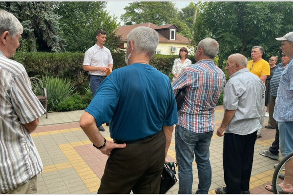 Кропоткин. Кандидат КПРФ в Госдуму Артем Белобрицкий провел встречу с избирателями Кропоткин. Кандидат КПРФ в Госдуму Артем Белобрицкий провел встречу с избирателями