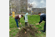Краснодар. Депутаты фракции КПРФ городской Думы помогают жителям проводить субботники