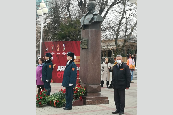 Коммунист-депутат принял участие в мероприятиях в честь Дня Героев Отечества Коммунист-депутат принял участие в мероприятиях в честь Дня Героев Отечества