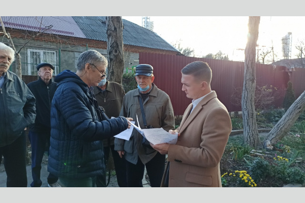 Краснодар. Коммунист-депутат Иван Жилищиков провел встречи с жителями Краснодар. Коммунист-депутат Иван Жилищиков провел встречи с жителями