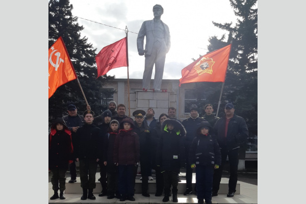Курганинский район. Активисты КПРФ и ЛКСМ торжественно отметили день рождения И.В.Сталина Курганинский район. Активисты КПРФ и ЛКСМ торжественно отметили день рождения И.В.Сталина