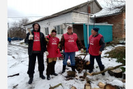 Активисты первичного отделения КПРФ обеспечили хуторской ФАП дровами