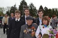 В День Победы комсомольцы Ейска поздравили ветеранов (фоторепортаж)