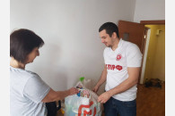 Активисты краевого штаба КПРФ продолжают помогать беженцам