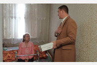 Краснодар. Коммунист-депутат И.Жилищиков оказал помощь пенсионерке из Донбасса