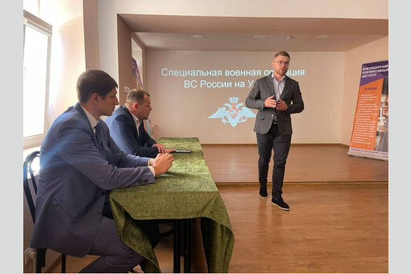 Активист КПРФ Р. Поливода ответил на вопросы студентов Активист КПРФ Р. Поливода ответил на вопросы студентов