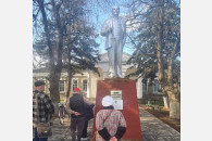 В Калининском районе коммунисты помогают жителям благоустроить территории населенных пунктов