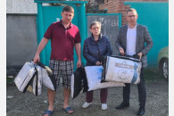 Активист КПРФ помог двум семьям беженцев