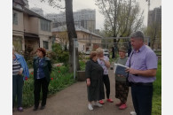 Краснодар. Активист КПРФ Д. Чугунов выслушал жалобы жителей нескольких домов