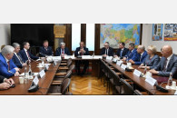 В Госдуме депутаты фракции КПРФ встретились с делегацией Народного Совета ДНР В Госдуме депутаты фракции КПРФ встретились с делегацией Народного Совета ДНР