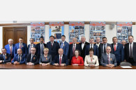 В Госдуме депутаты фракции КПРФ встретились с делегацией Народного Совета ДНР В Госдуме депутаты фракции КПРФ встретились с делегацией Народного Совета ДНР