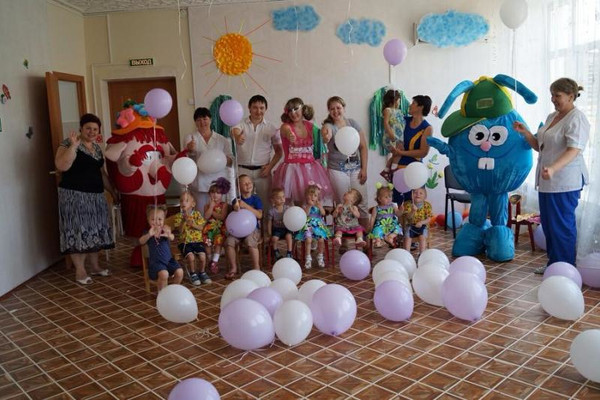 Молодые коммунисты Краснодара организовали праздник в Усть-Лабинском доме ребенка Молодые коммунисты Краснодара организовали праздник в Усть-Лабинском доме ребенка